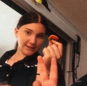 Meet your Posher, Hollie